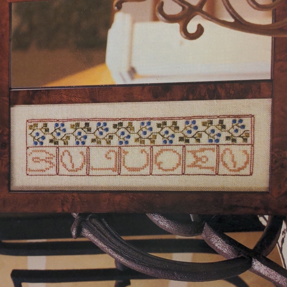 Just CrossStitch Magazine August 2004 - Picture 4 of 16